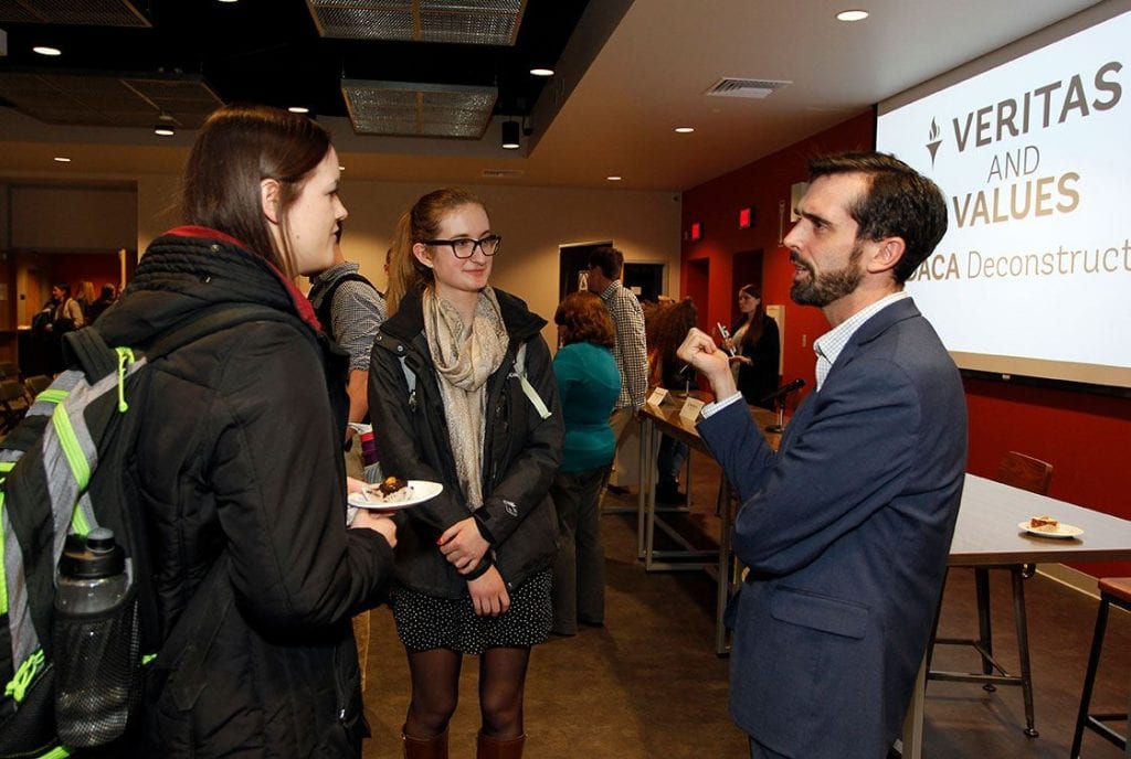  Panelist Mike Raia ’05 speaks with Rachel Laravie ’18, left, and Amy Gilligan ’18 after the program.