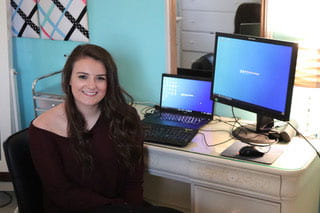 Julia Lorkiewicz '20 working on her internship from home