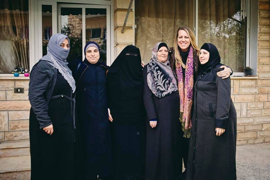 Laurie Hart ’03 visits with knitters in Mafraq, Jordan.