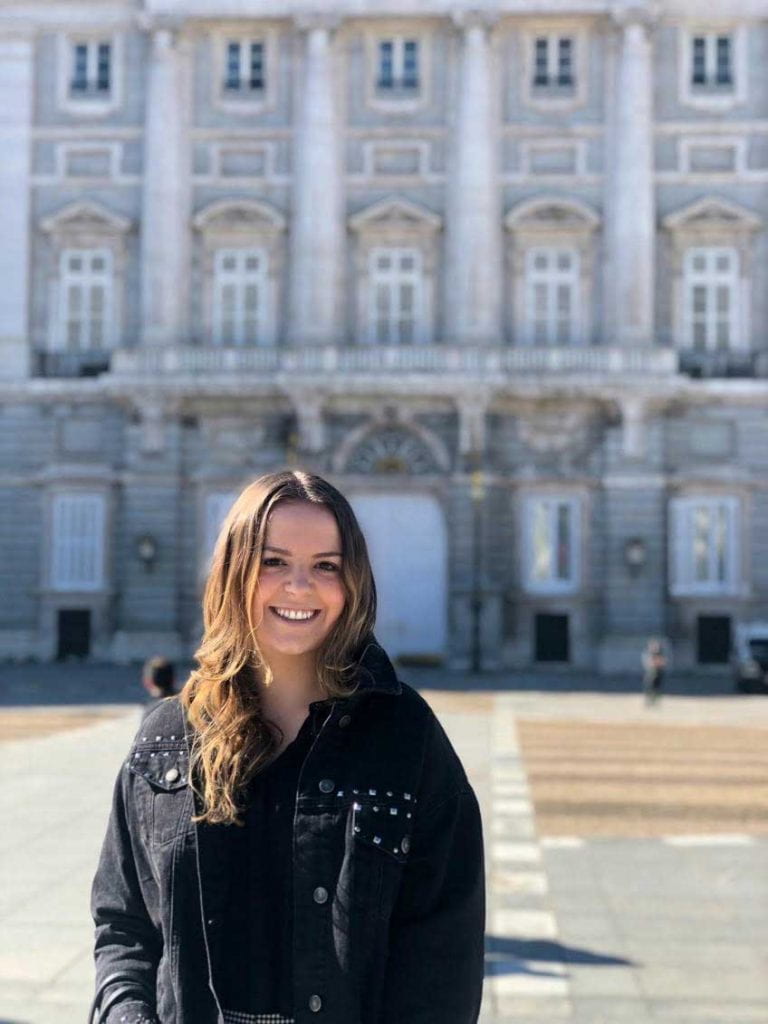 Krista Minniti '20 in front of the Royal Palace of Madrid.