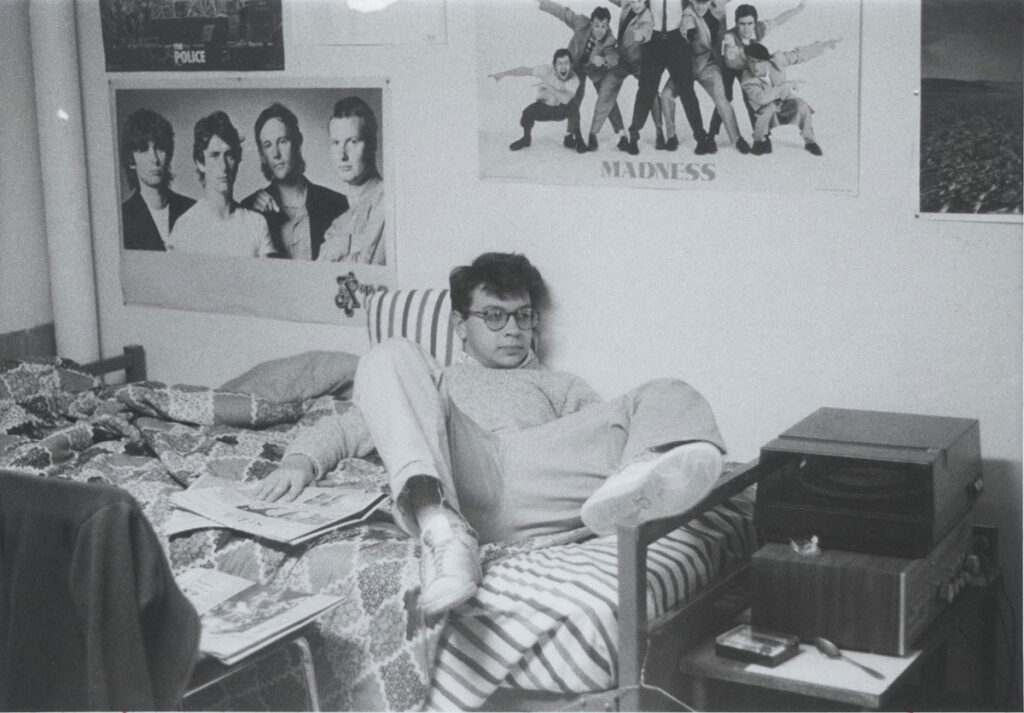 Vincent Zandri '86, who became an award-winning author of suspense and thriller novels, in his Fennell room in 1984.