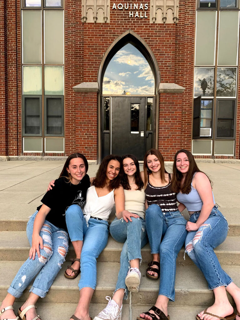 Jobie Hereford '24, second from left, with friends outside Aquinas Hall. From left, they are Catherine Ciampi '23, Diana Matarazzo '23, Olivia Privitera '23, and Molly Simmons '23.