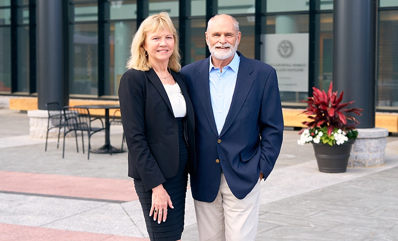 Kathleen McGinley '82, president of the National Alumni Association with Richy Kless '72, '74G, '78SCE, executive vice president.