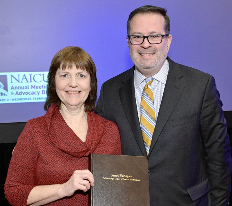 Sarah Flanagan '79 and Dan Egan '92 at the meeting of the National Association of Independent Colleges and Universities.